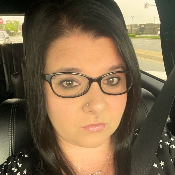 Meet your Posher, Melissa - Picture 1 of 1